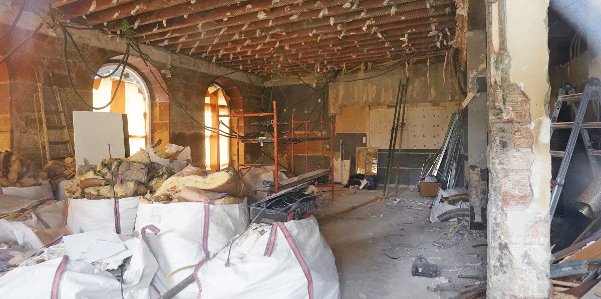 Obras de remodelación na cafetería Carabela antes de su reapertura