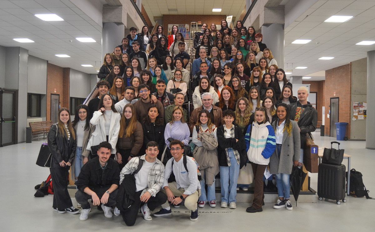Foto de familia de los participantes en la muestra "Talento creativo e innovador"