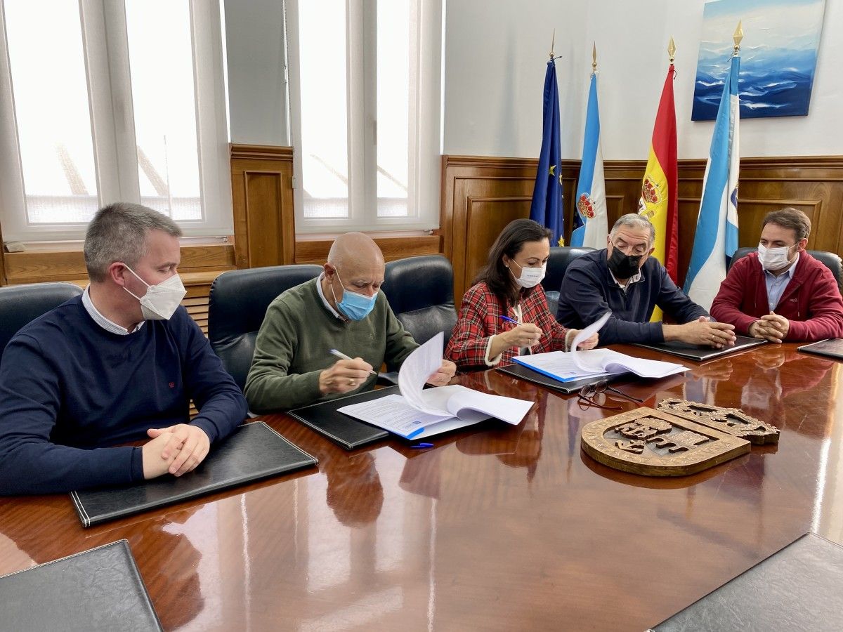 Sinatura do convenio para que Marín sexa sede do campionato de España de baloncesto infantil masculino do 2022