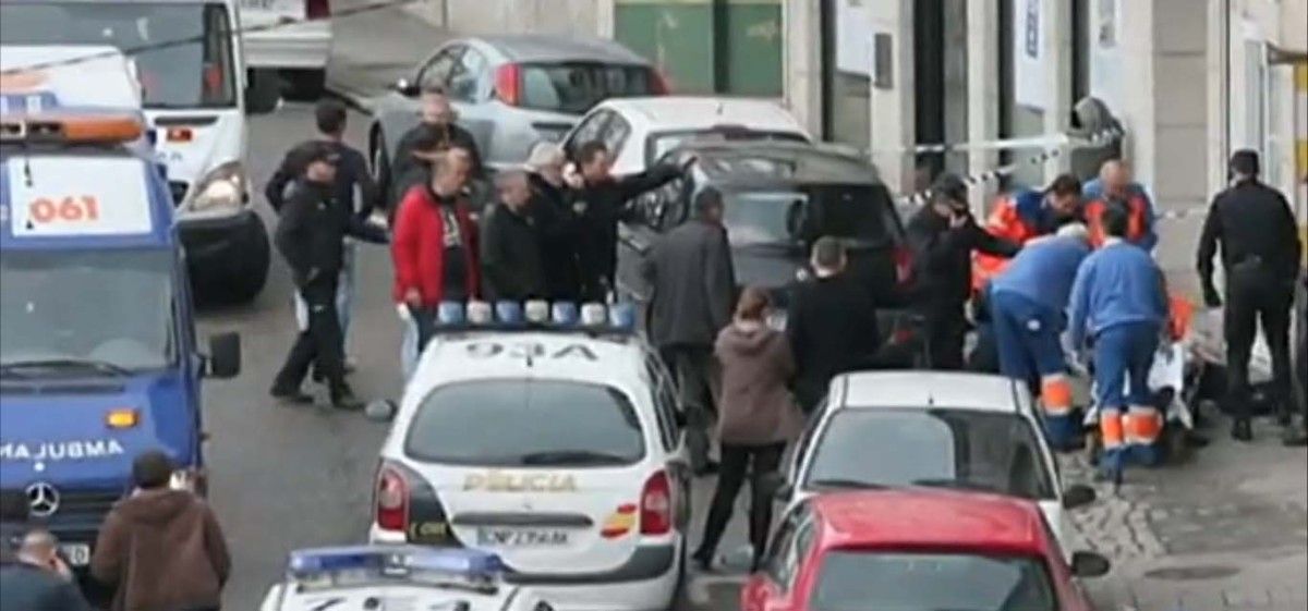 Operativo de los servicios de emergencia por el robo del banco en Vigo