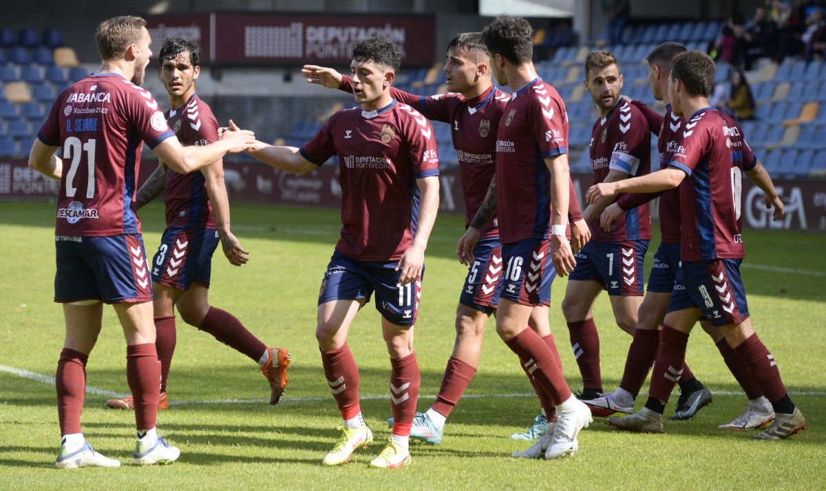 Partido de liga entre el Pontevedra y el Langreo en Pasarón