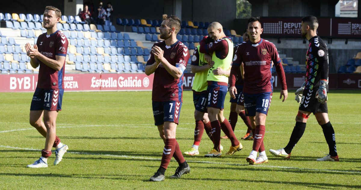 Partido de liga entre el Pontevedra y el Langreo en Pasarón