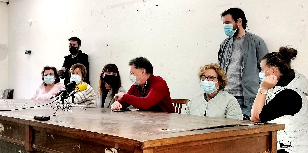 Representantes del personal de Acciona con el sindicalista Xosé Luis García Pedrosa