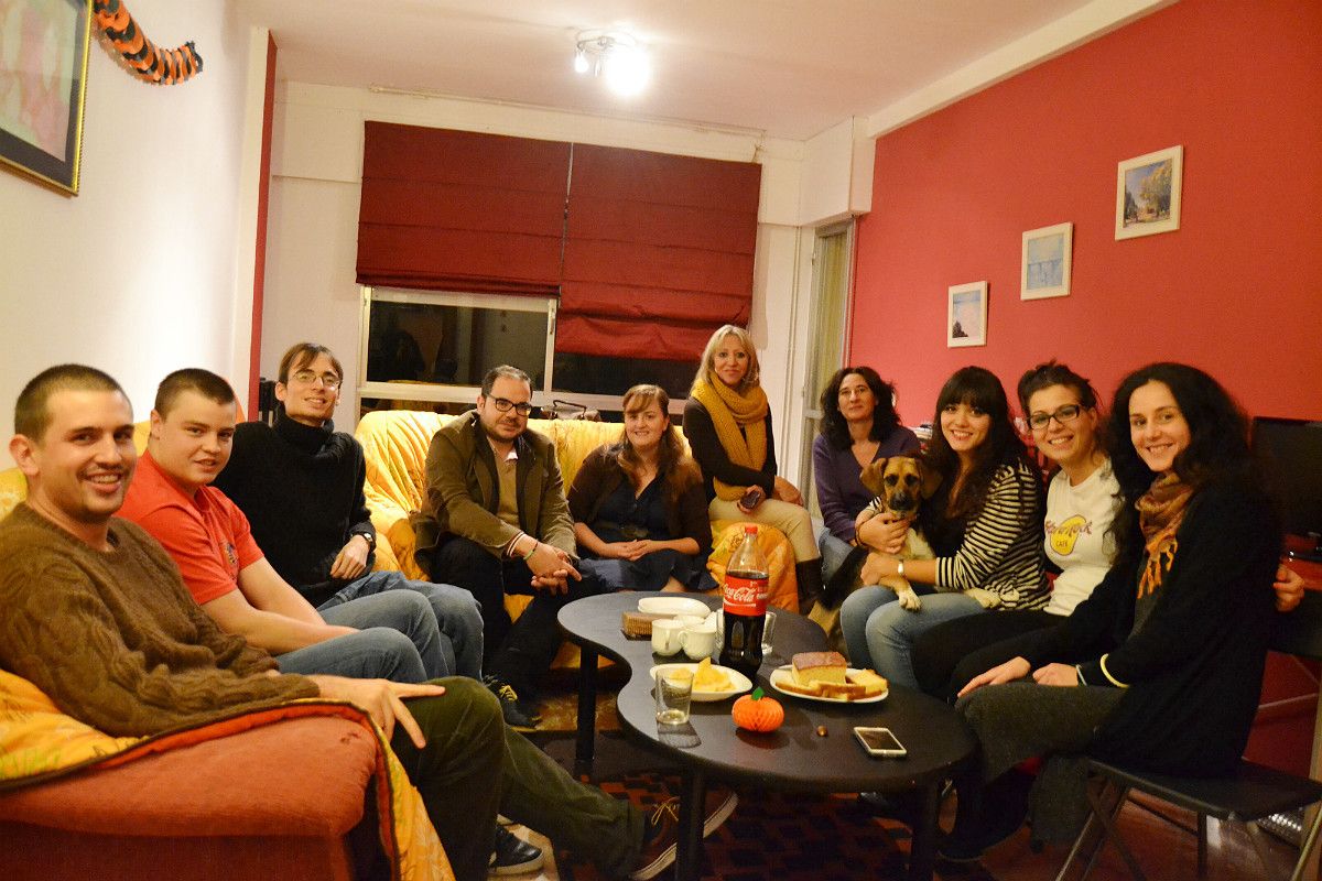 Residentes en los diferentes pisos de la Casa Inglesa