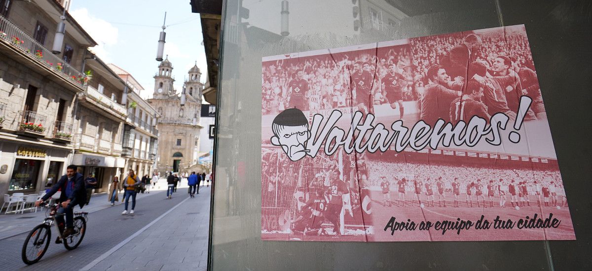 Siareirxs Granates pega carteis para animar á afección a ir o domingo a Pasarón