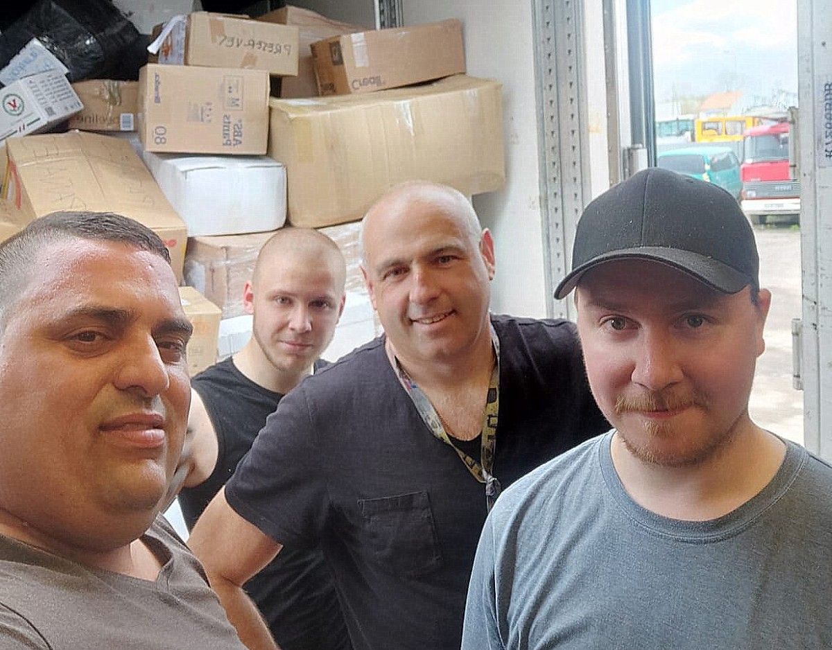 Colaboradores con AGA-Ucraína Pontevedra no tráiler trasladado a Polonia