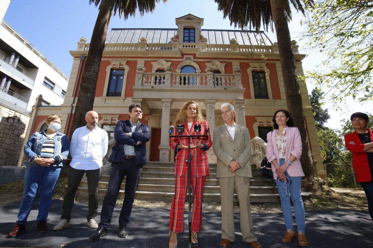 Visita de Carmela Silva ao Pazo de Besada