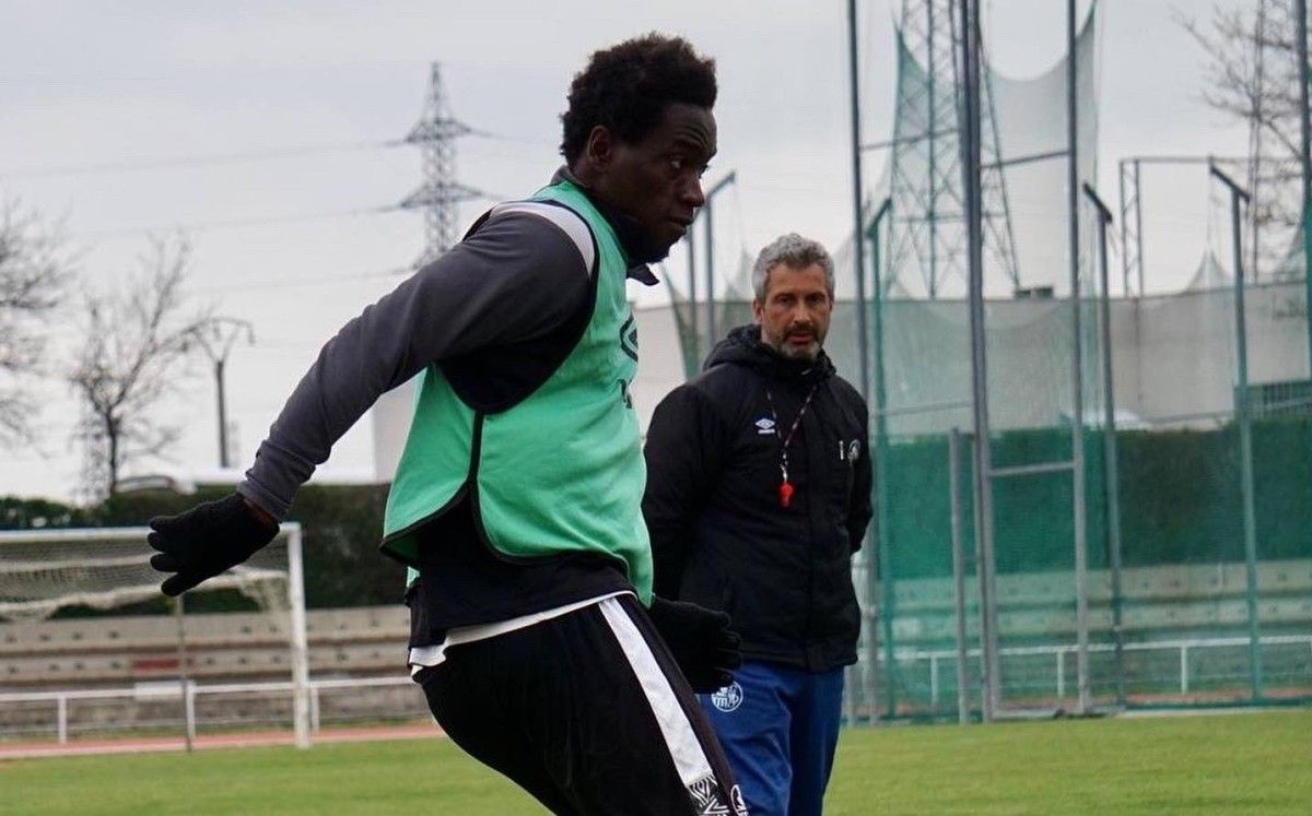 María Hernández (ao fondo), adestrador do Salamanca CF UDS