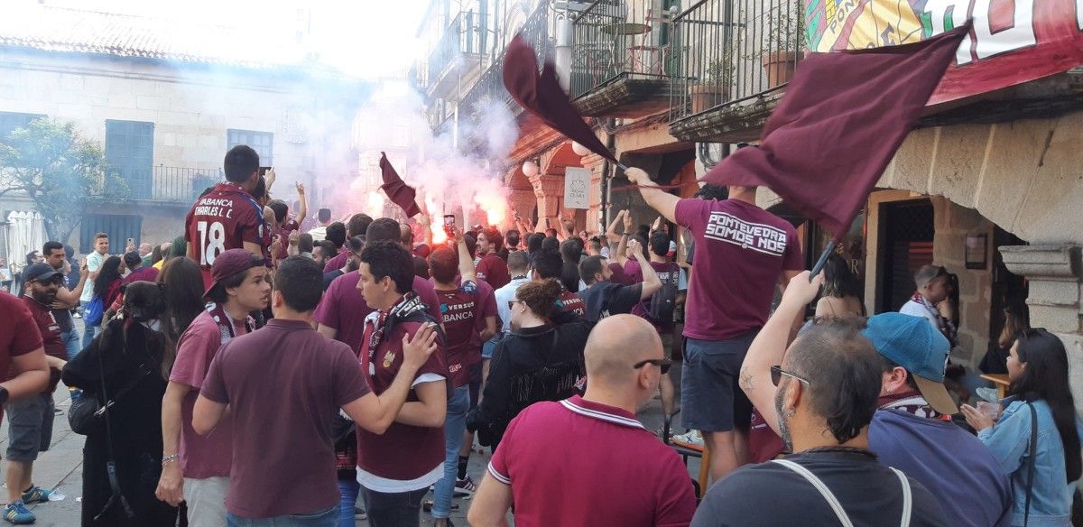 Celebración do Pontevedra na Praza do Teucro polo ascenso virtual á Primeira RFEF