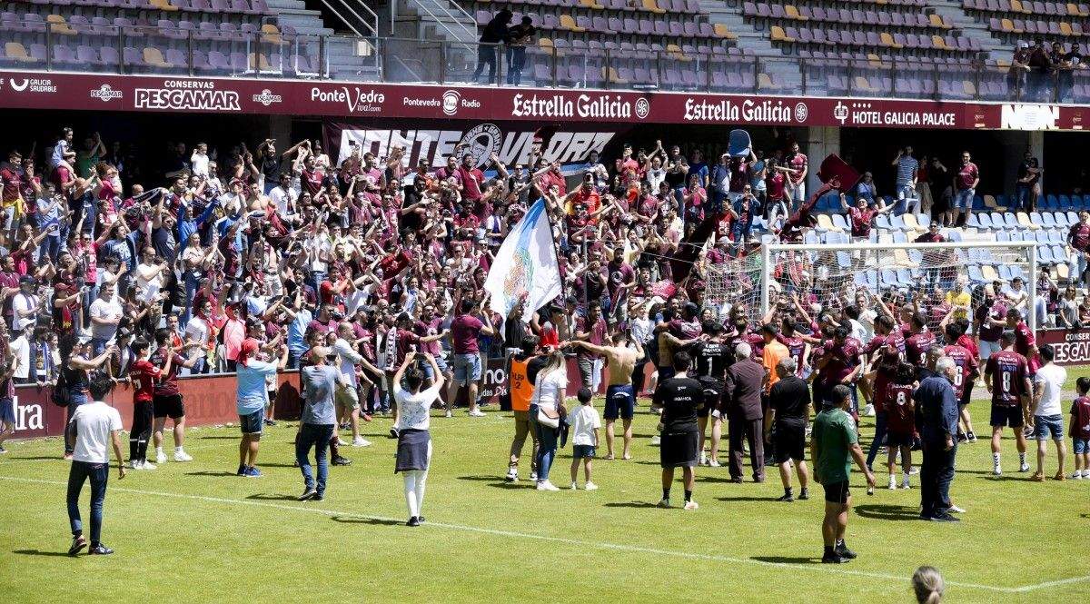 Partido de liga entre Pontevedra e Salamanca CF UDS en Pasarón