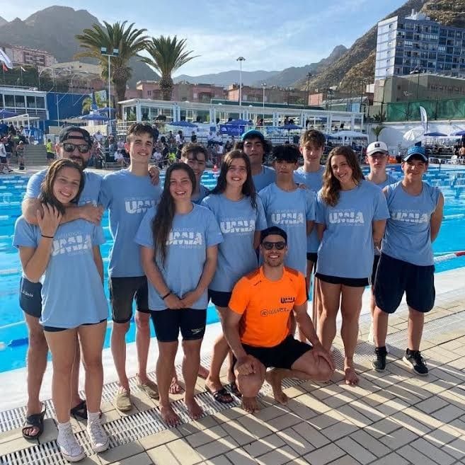 Nadadores do Club Acuático Umia no campionato de España