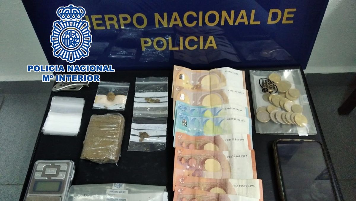 Efectos intervidos ao mozo detido en Pontevedra por tráfico de drogas