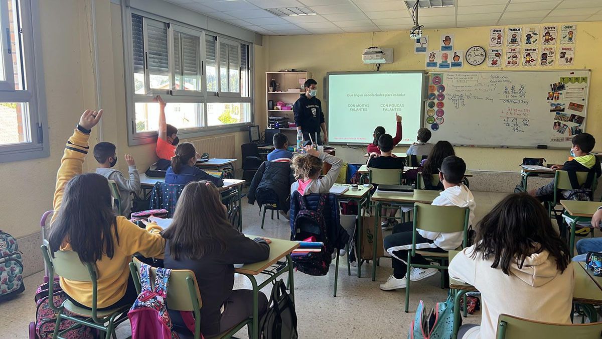 Charla sobre o galego nun colexio de Poio