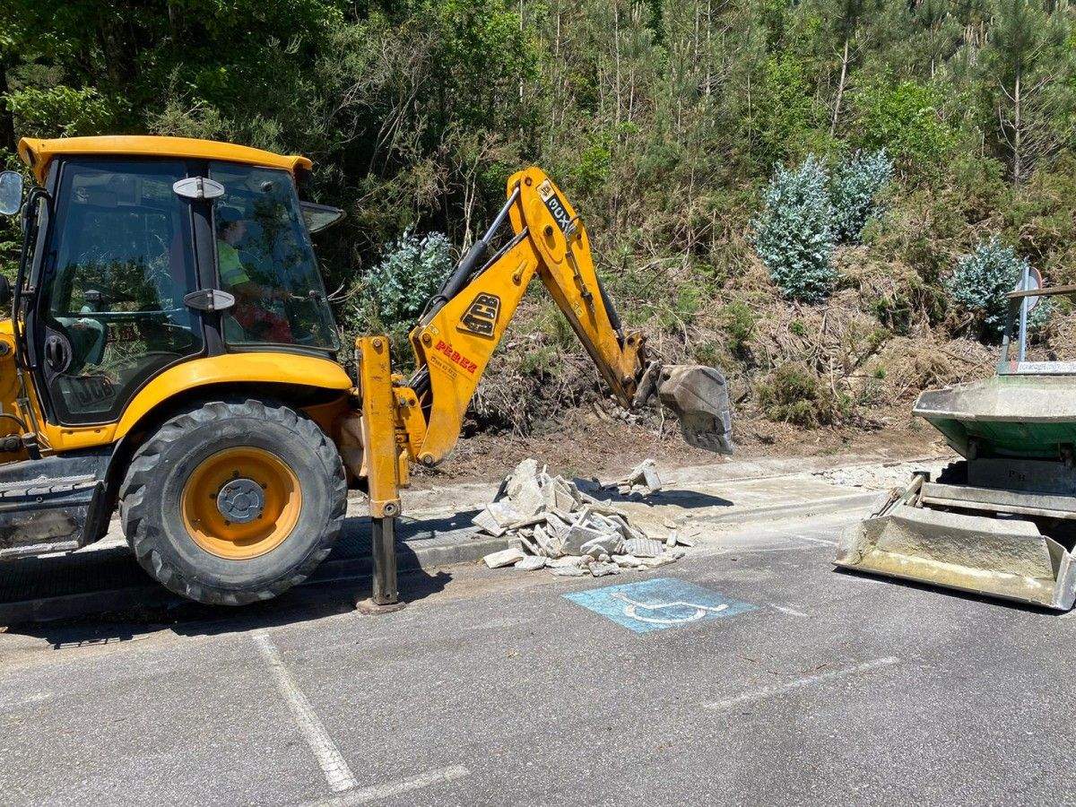 Obras de mejora en el parque empresarial de O Sangal