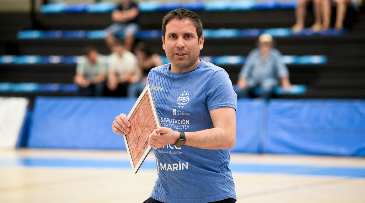 Raúl Jiménez, no partido de liga en A Raña entre Marín Futsal e Majadahonda
