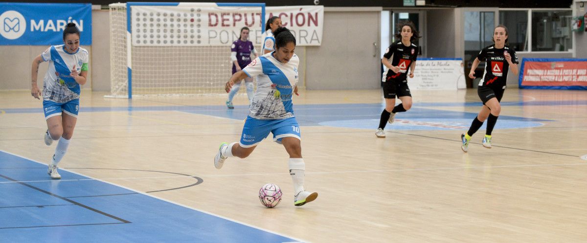 Partido de liga en A Raña entre Marín Futsal y Majadahonda
