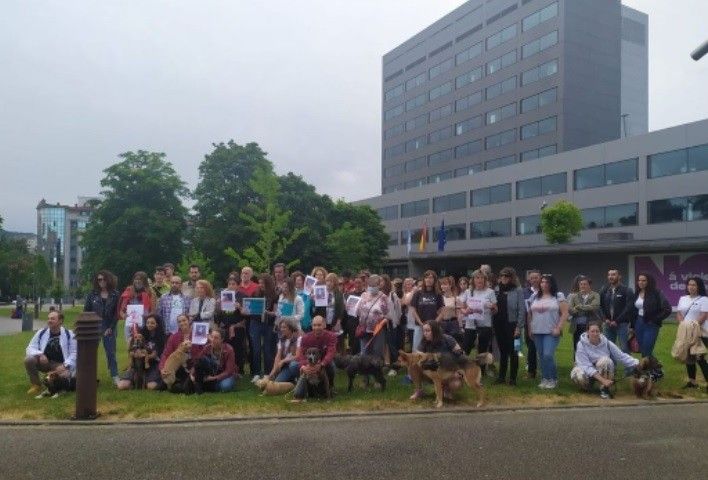Concentración para esixir a aplicación da lei de protección animal