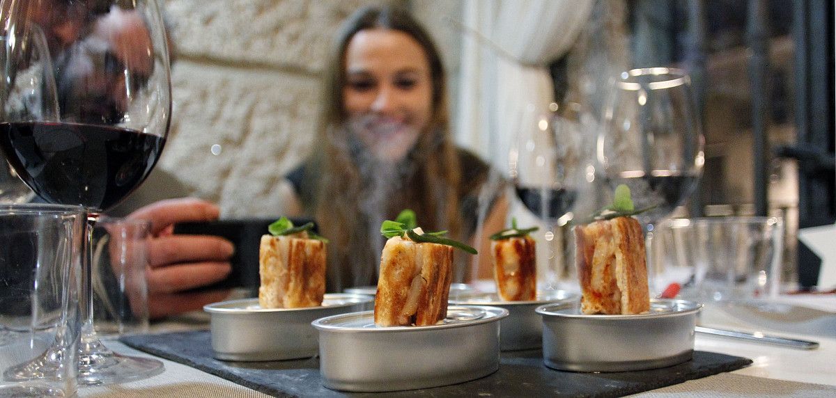 Tapa servida no concurso gastronómico PontedeTapas