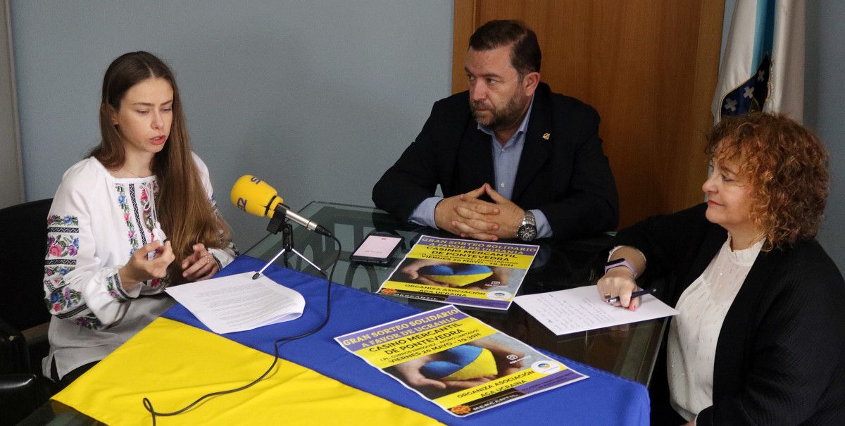 Alisa Proskur, ucraína residente en Galicia e colaboradora coa oenegué AGA Ucraína, presenta sorteos solidarios do Mercantil