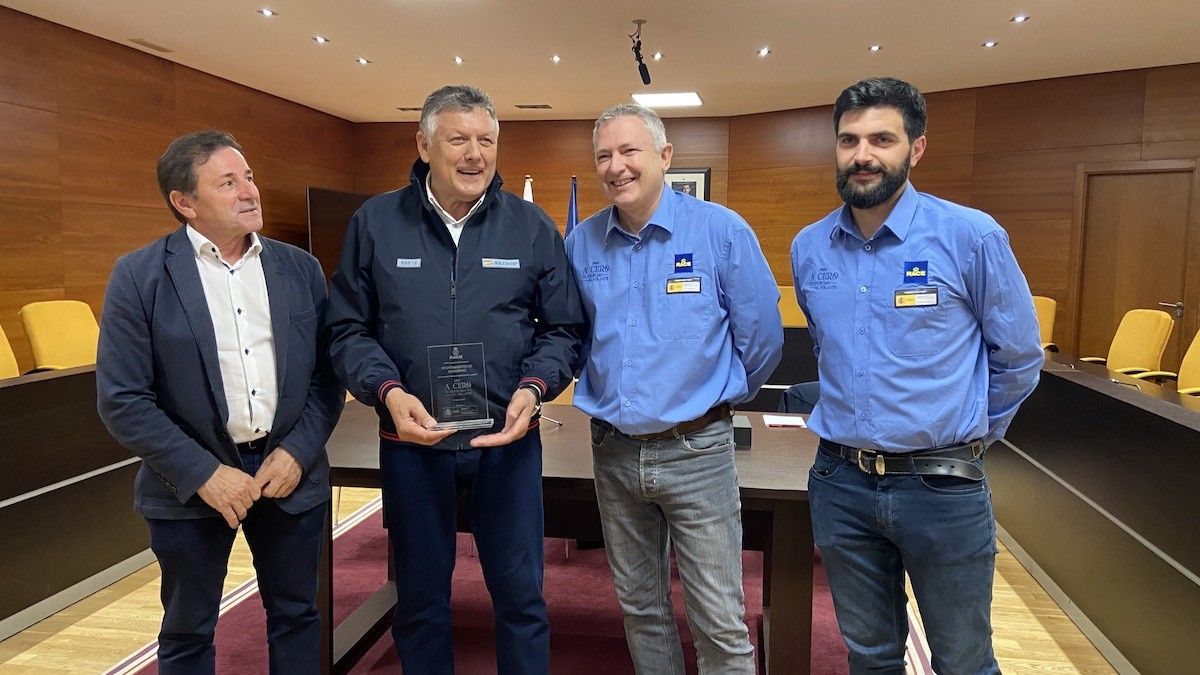 Entrega a Sanxenxo del distintivo de la Fundación RACE