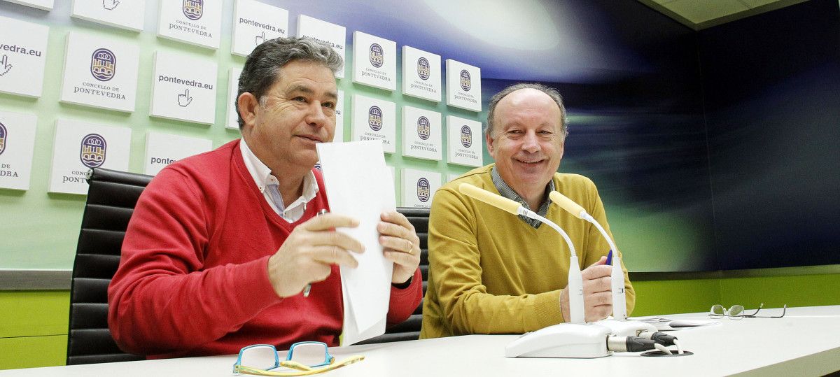 Miguel Anxo Fernández Lores e Antón Louro presentando o orzamento 2015 