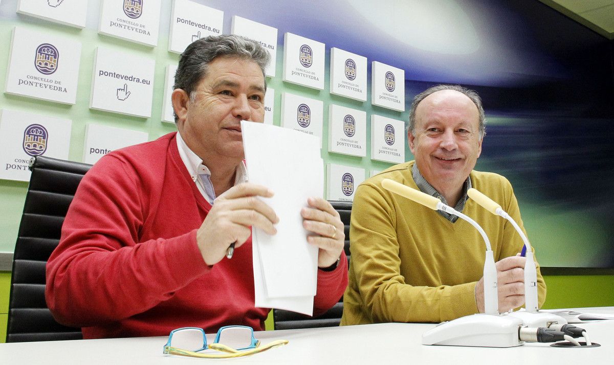 Miguel Anxo Fernández Lores e Antón Louro presentando o orzamento 2015