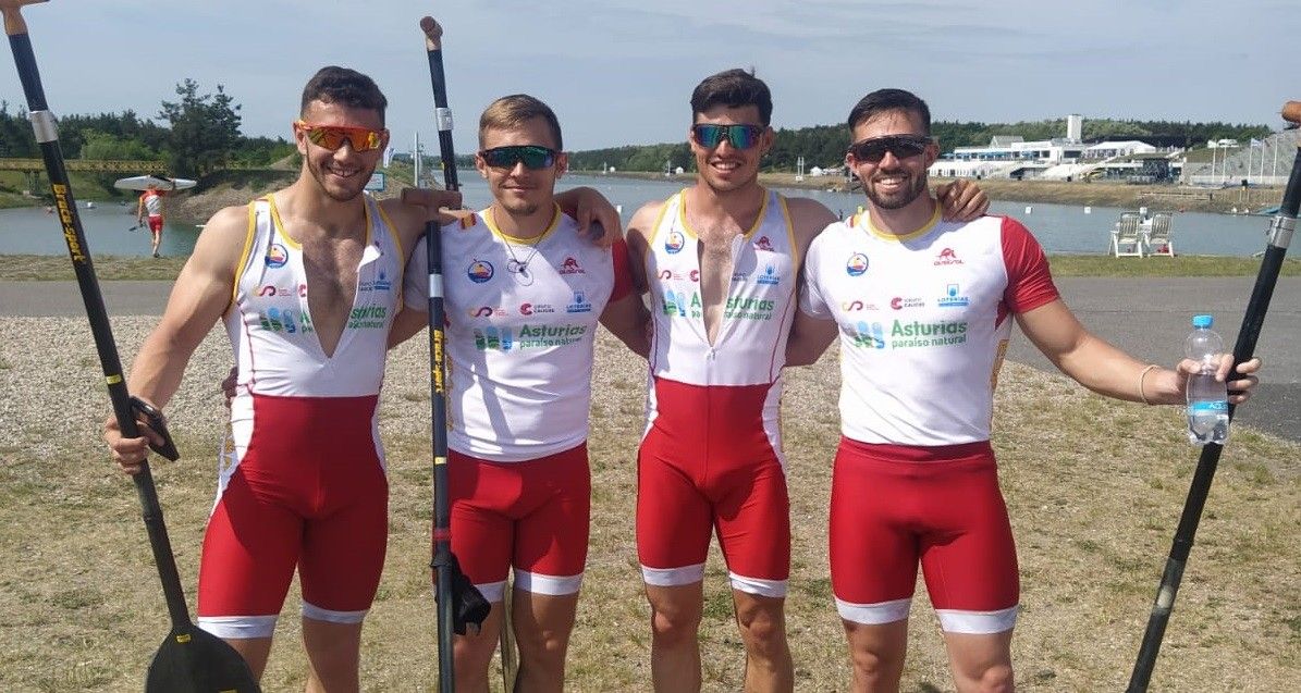 Adrián Sieiro (segunco) en la Copa del Mundo de Racice
