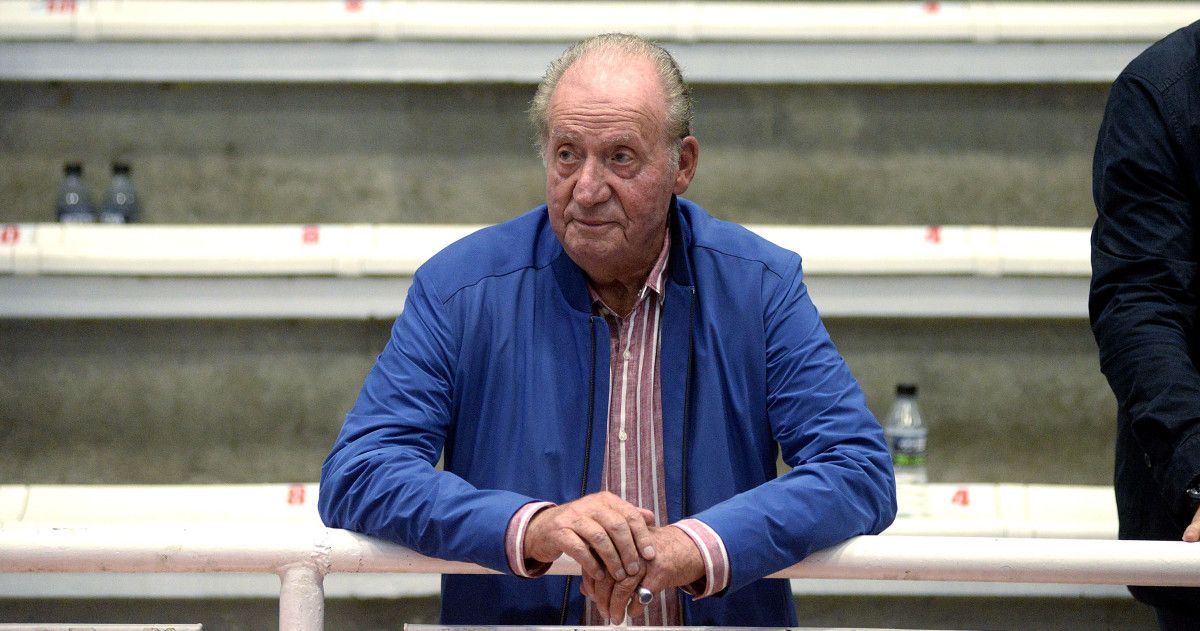 El rey emérito viendo el partido entre el Cisne y el Barcelona B