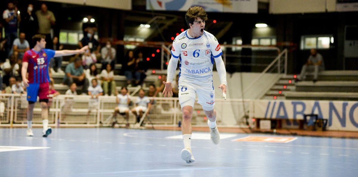 Carlos Álvarez, en el partido entre el Cisne y Barcelona B que supuso el ascenso a la Liga Asobal