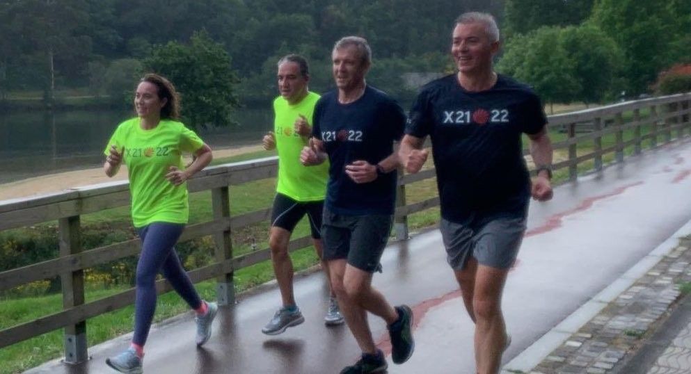 Cuca Gamarra, Elías Bendodo y Alfonso Rueda, en su sesión de 'running'
