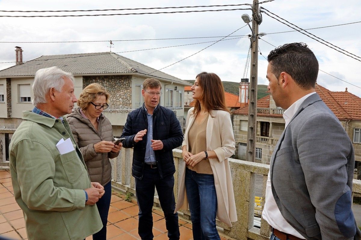 A directora xeral de Administración Local, Natalia Prieto, visita varias entidades veciñais do concello da Lama 