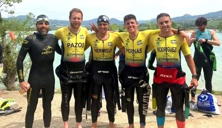Deportistas do Tríatlon PC Rías Baixas no Campionato de España de Media Distancia en Pamplona