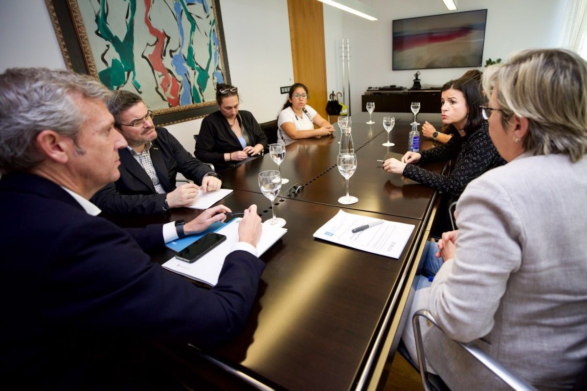 Reunión de Alfonso Rueda y Rosa Quintana con las familias de la tripulación del Villa de Pitanxo Reunión de Alfonso Rueda y Rosa Quintana con las familias de la tripulación del Villa de Pitanxo