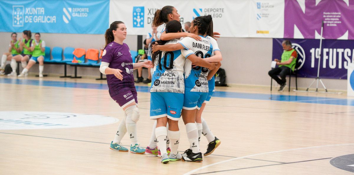 Partido de liga en A Raña entre Marín Futsal y Roldán