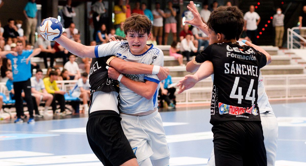 Último partido del Sector A de balonmano entre los cadetes del Cisne y del Ademar León