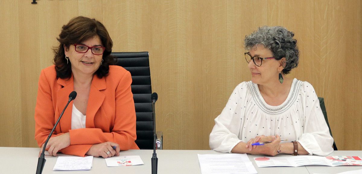 Carme da Silva e Tereixa Alonso, de Pavís pavós, presentan Sete Falares