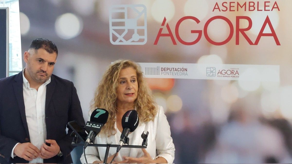 Uxío Benítez y Carmela Silva en la Asamblea Ágora