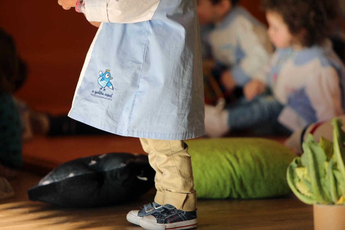 Un neno nunha escola infantil