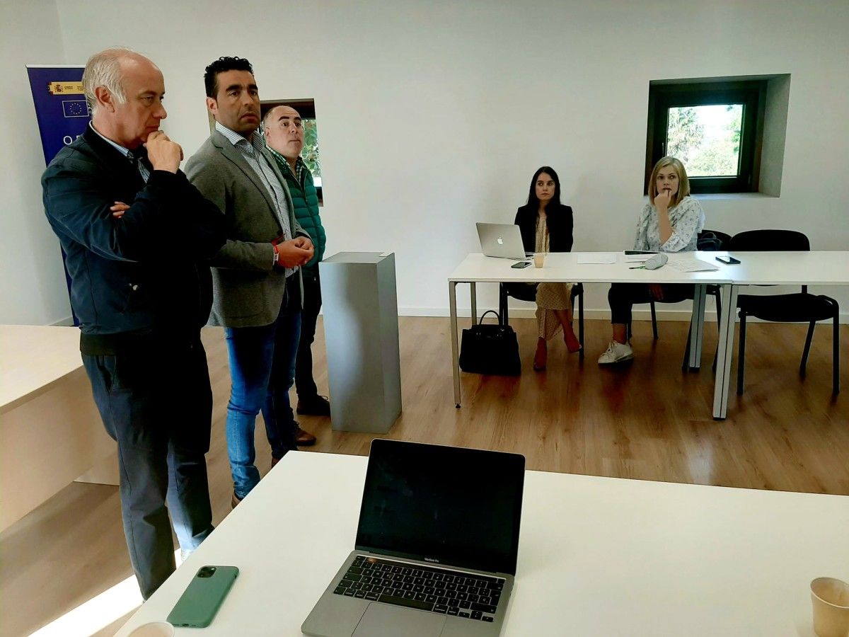 VIsita del delegado de la Xunta, Luis López, al Coworking de VIlanova de Arousa