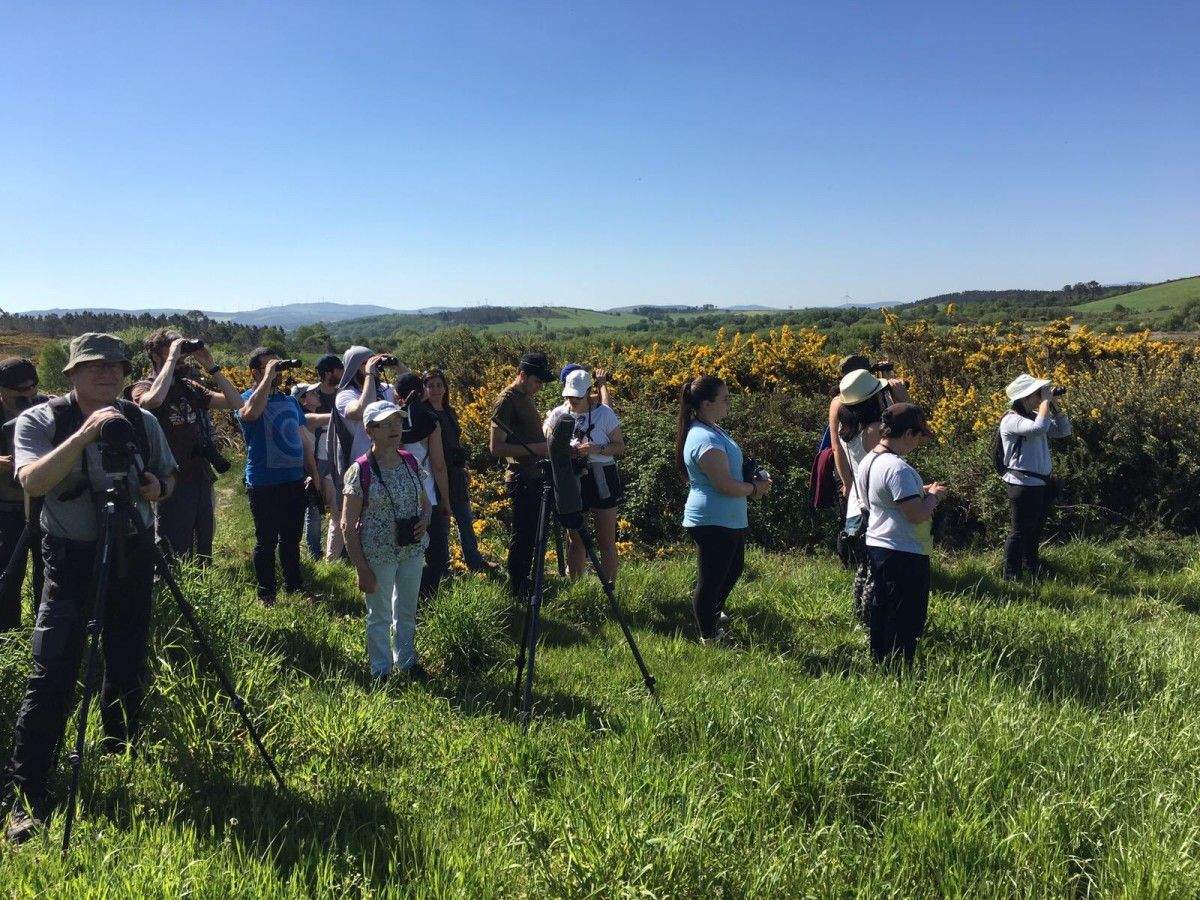 Personas participantes de una actividad de 'Voando nas Rías Baixas'