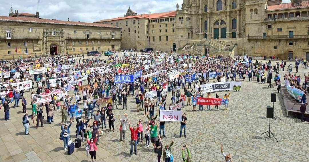 Manifestantes na praza do Obradoiro con motivo do Día Mundial do Medio Ambiente Manifestantes na praza do Obradoiro con motivo do Día Mundial do Medio Ambiente