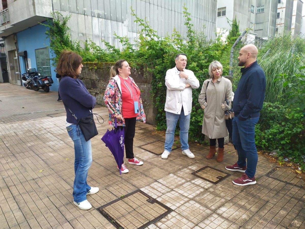 Encontro de Iván Puentes e Yoya Blanco coa veciñanza de Joaquín Costa
