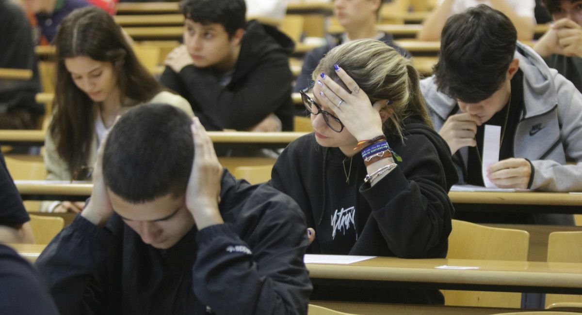 Primeira xornada de exames da ABAU no campus de Pontevedra