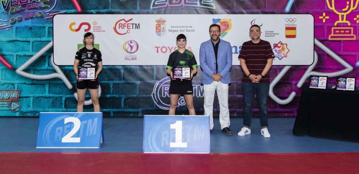Judith Cobas (esquerda), no podio do Spain Masters
