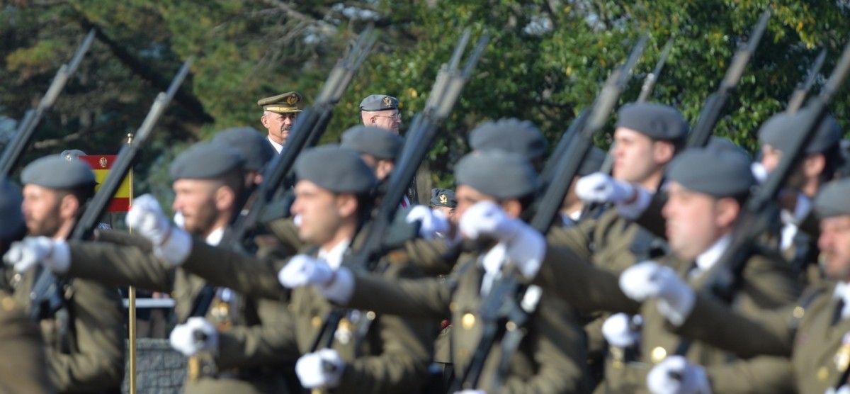 Parada militar na Brilat na honra da súa patroa, a Inmaculada Concepción