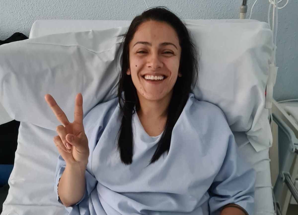 Luísa Mayara, tras ser operada de la rodilla izquierda