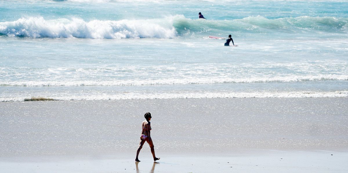 Bañistas na praia da Lanzada
