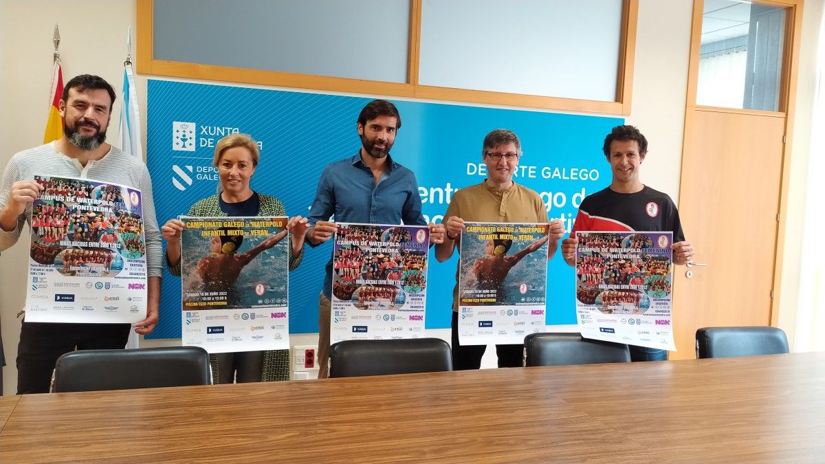 Carlos Touriño, presidente da FEGAN; María Jesús Lorenzo, subdirectora do CGTD; Gorka Gómez, deputado provincial de Deportes; José Tellería e Javi de Sáa, presidente e director técnico do CW Pontevedra.