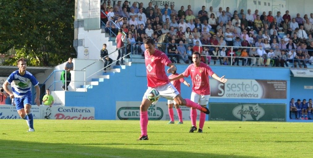Capi nun momento do partido fronte ao Cultural Areas na Lomba