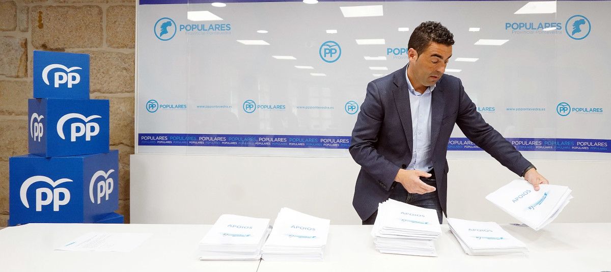 Luis López presenta os avais á súa candidatura para presidir o PP provincial